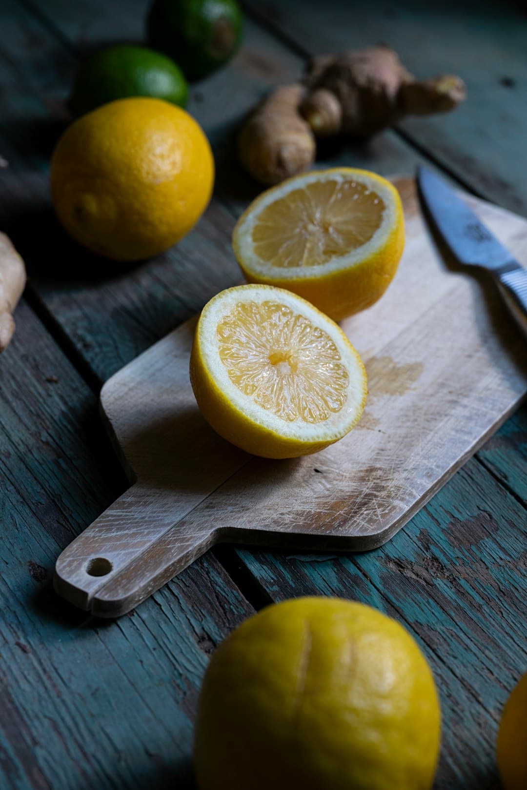 How to Clean a Wooden Cutting Board