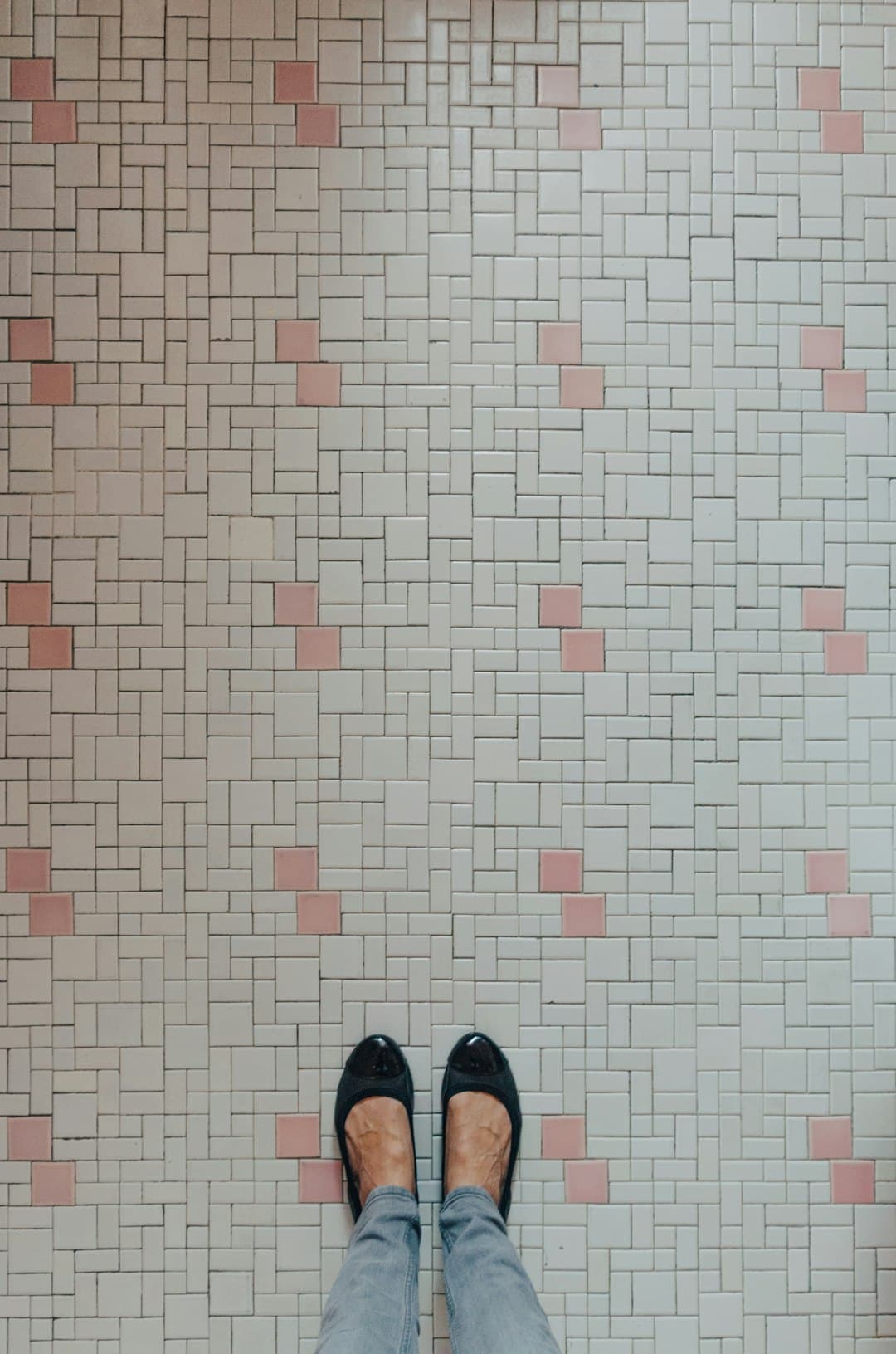 How to Clean Grout Without Scrubbing (7 Easy Methods)