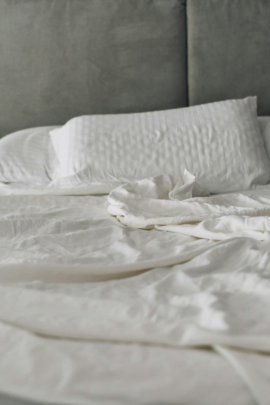How To Whiten Yellow Pillows In The Washing Machine