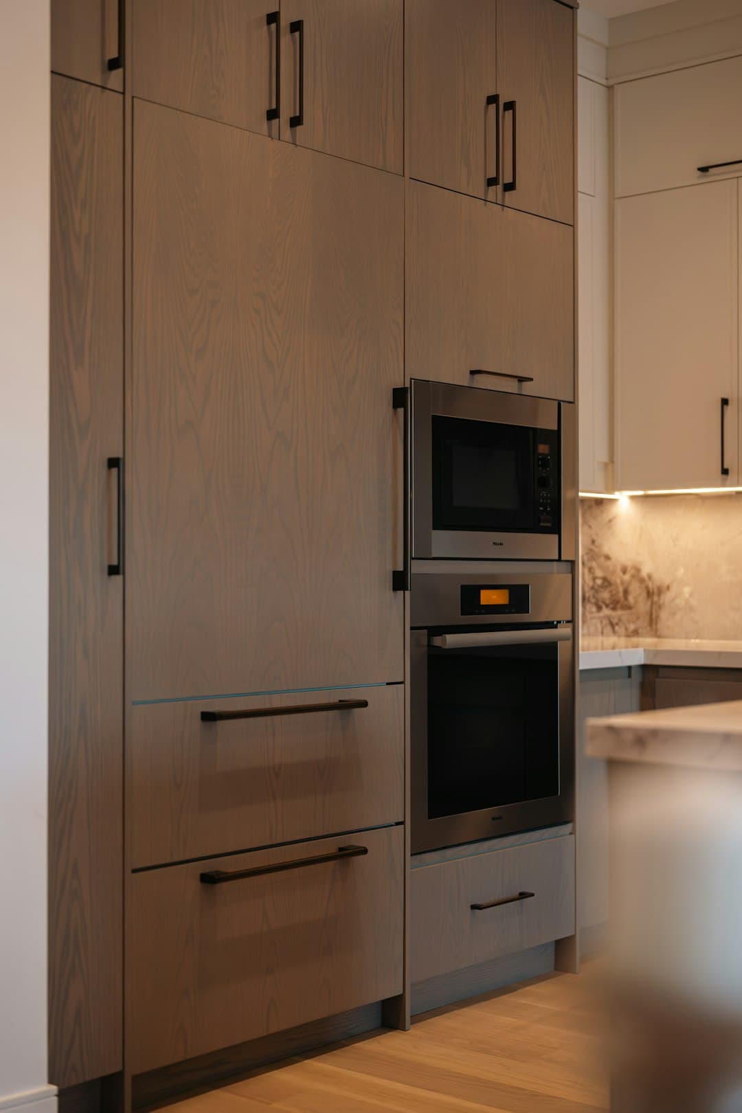 How to Clean a Microwave Inside and Out (12 Methods)