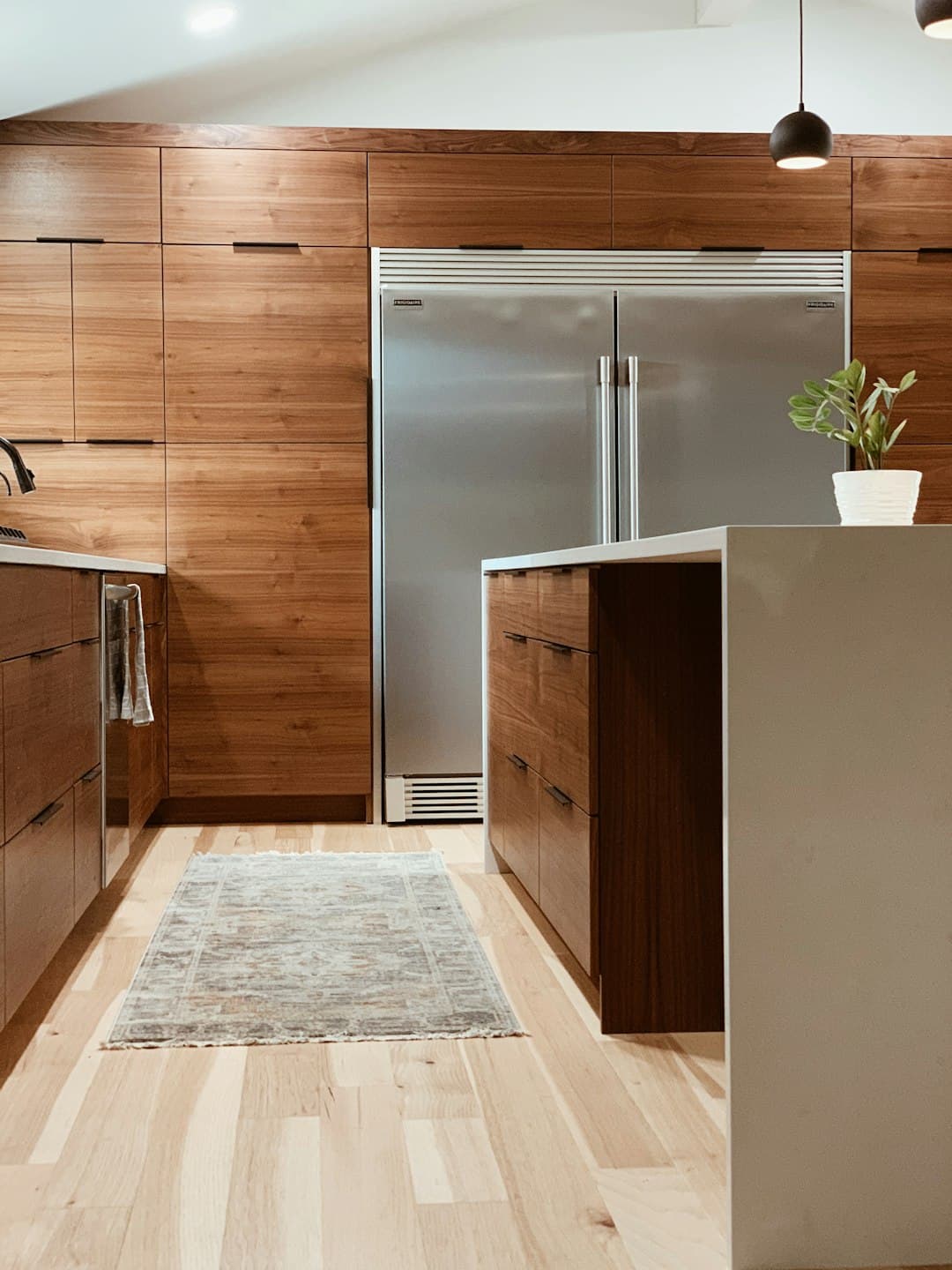 How to Clean Stainless Steel Appliances Without Streaks (9 Methods)