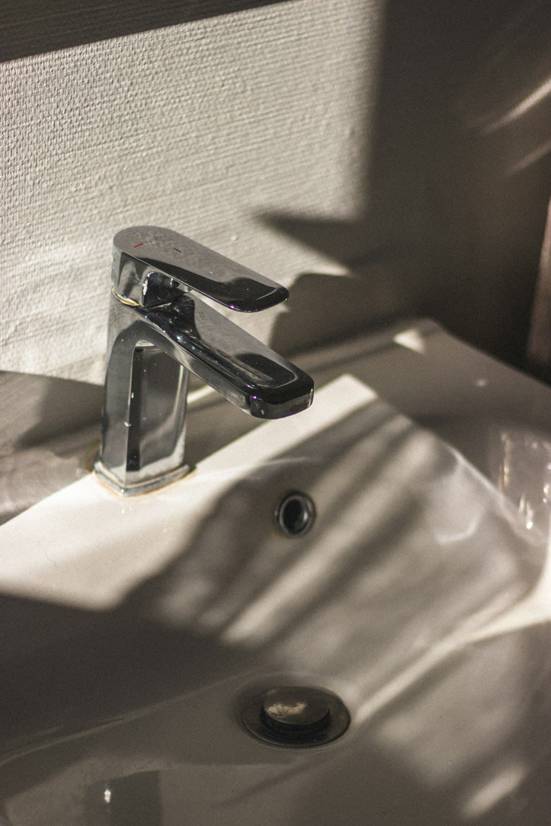 How to Remove Hard Water Stains From Glass, Faucets, and Tiles